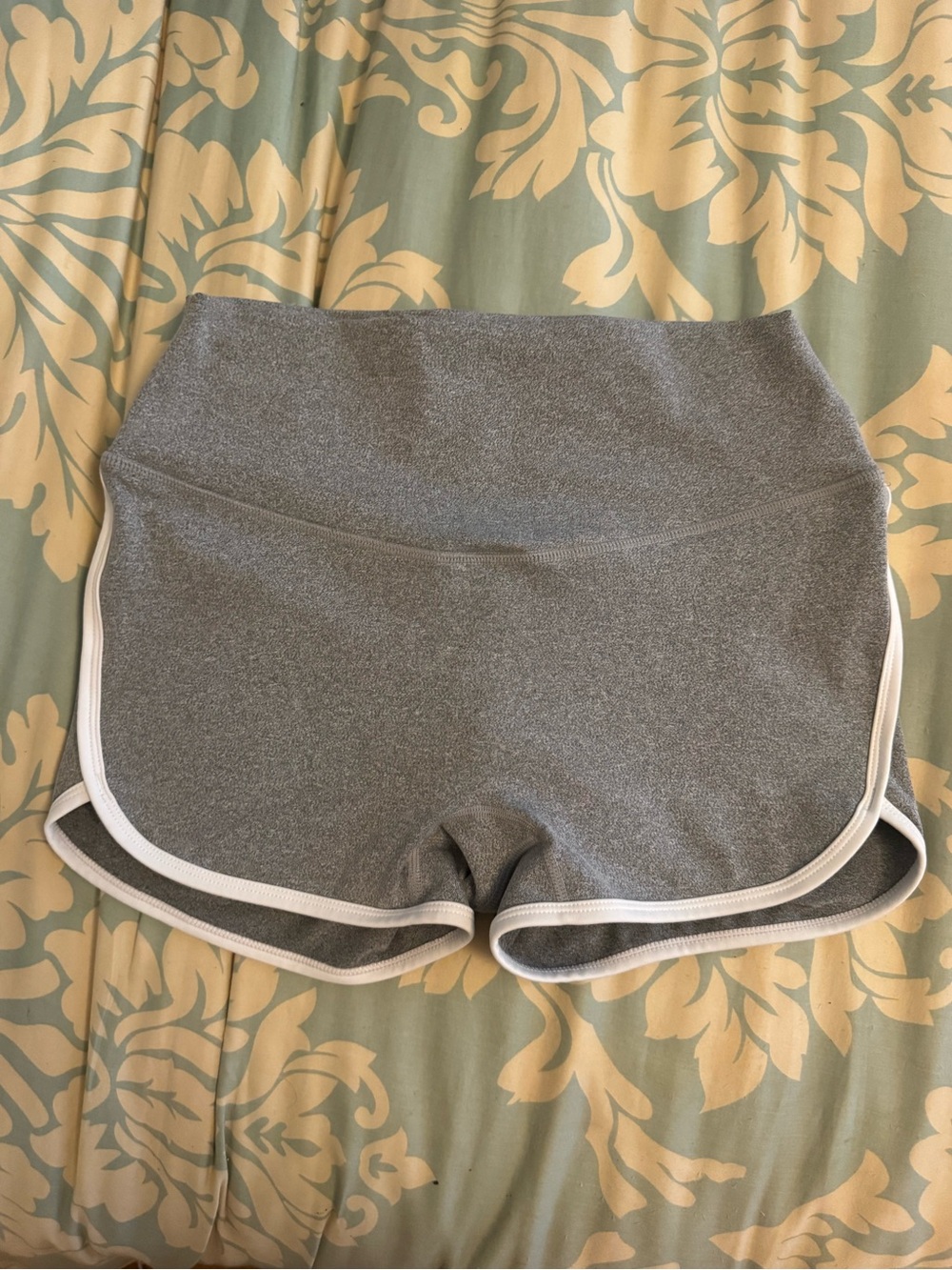 Violate the Dress Code gray shorts size medium. EUC